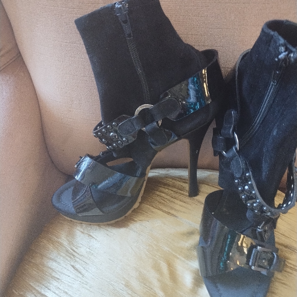 Shoes - Picture 4 of 12